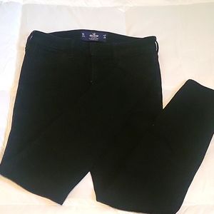 Hollister Mid rise super skinny size 5 short black jeans. 27W X 26L